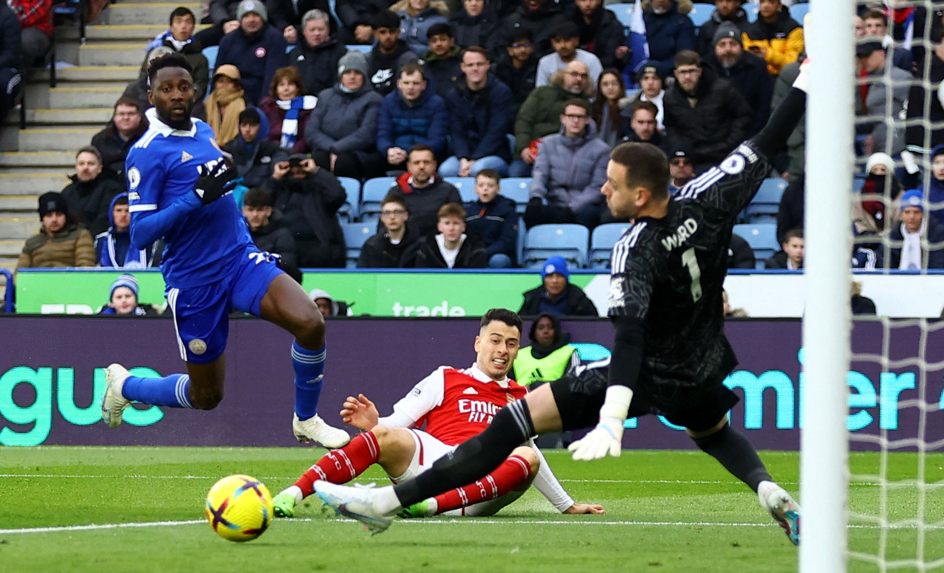 始因後防球 始因後防球